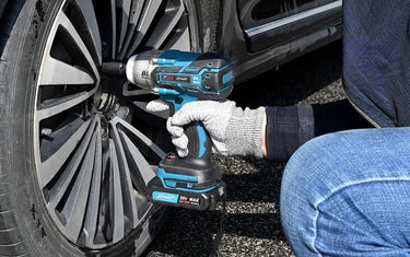 Impact Wrench Application Scenarios: It can be used to remove car tires.