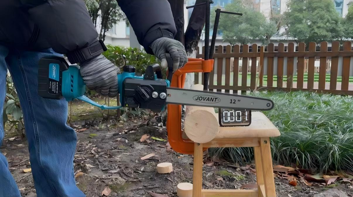 Chainsaw Comparison: 6-Inch vs 8-Inch vs 12-Inch Full Test