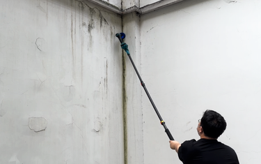 Why a Battery Pole Brush Is a Game-Changer for Your Cleaning Routine