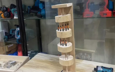 We test DIY power tools with a real project: a drill bit storage rack. Using a power drill, electric screwdriver and sander, we show material cutting, splicing and assembly. The rack is finally completed, with its storage effect fully displayed.