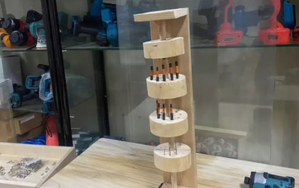 We test DIY power tools with a real project: a drill bit storage rack. Using a power drill, electric screwdriver and sander, we show material cutting, splicing and assembly. The rack is finally completed, with its storage effect fully displayed.