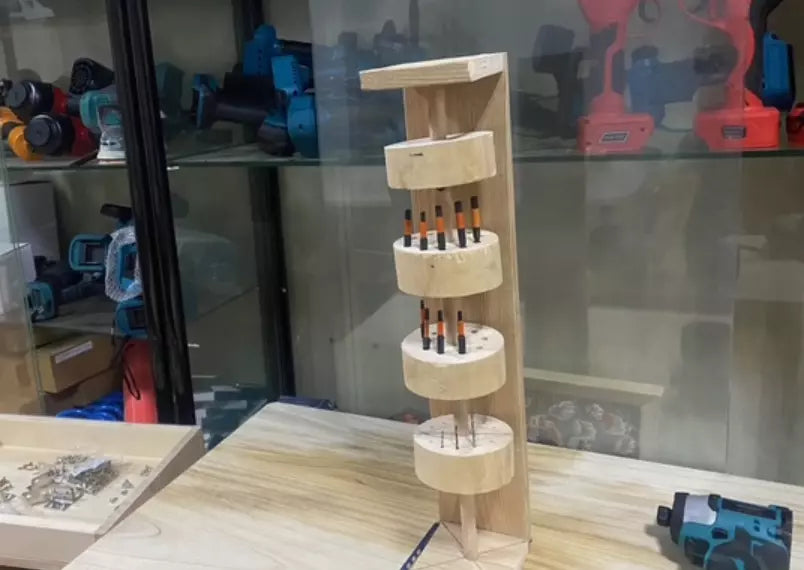 We test DIY power tools with a real project: a drill bit storage rack. Using a power drill, electric screwdriver and sander, we show material cutting, splicing and assembly. The rack is finally completed, with its storage effect fully displayed.