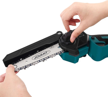 With standard-sized cutters, it is extremely durable and produces very good results in wood branch cutting